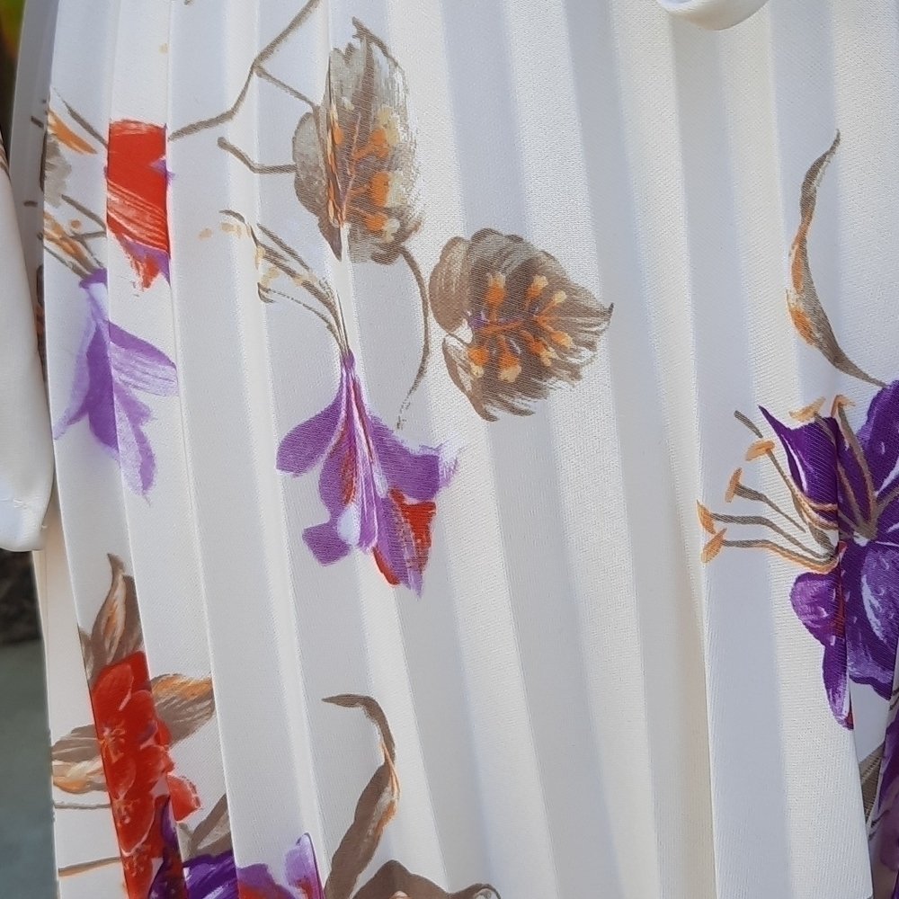 Vintage 1970s Cream Purple Floral Pleated Tie Waist Midi Dress Medium - Picture 5 of 11